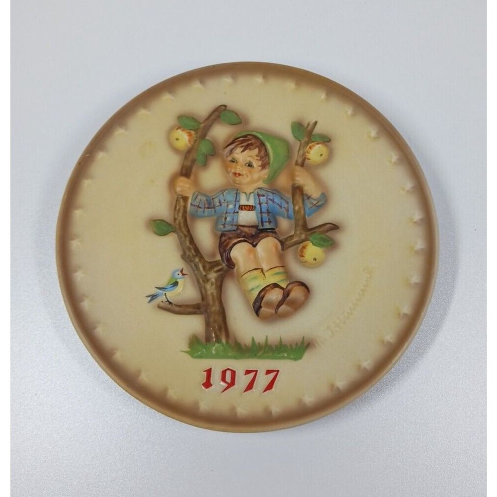 VTG Goebel - M.J. Hummel 1977 7th Annual Collectible Plate